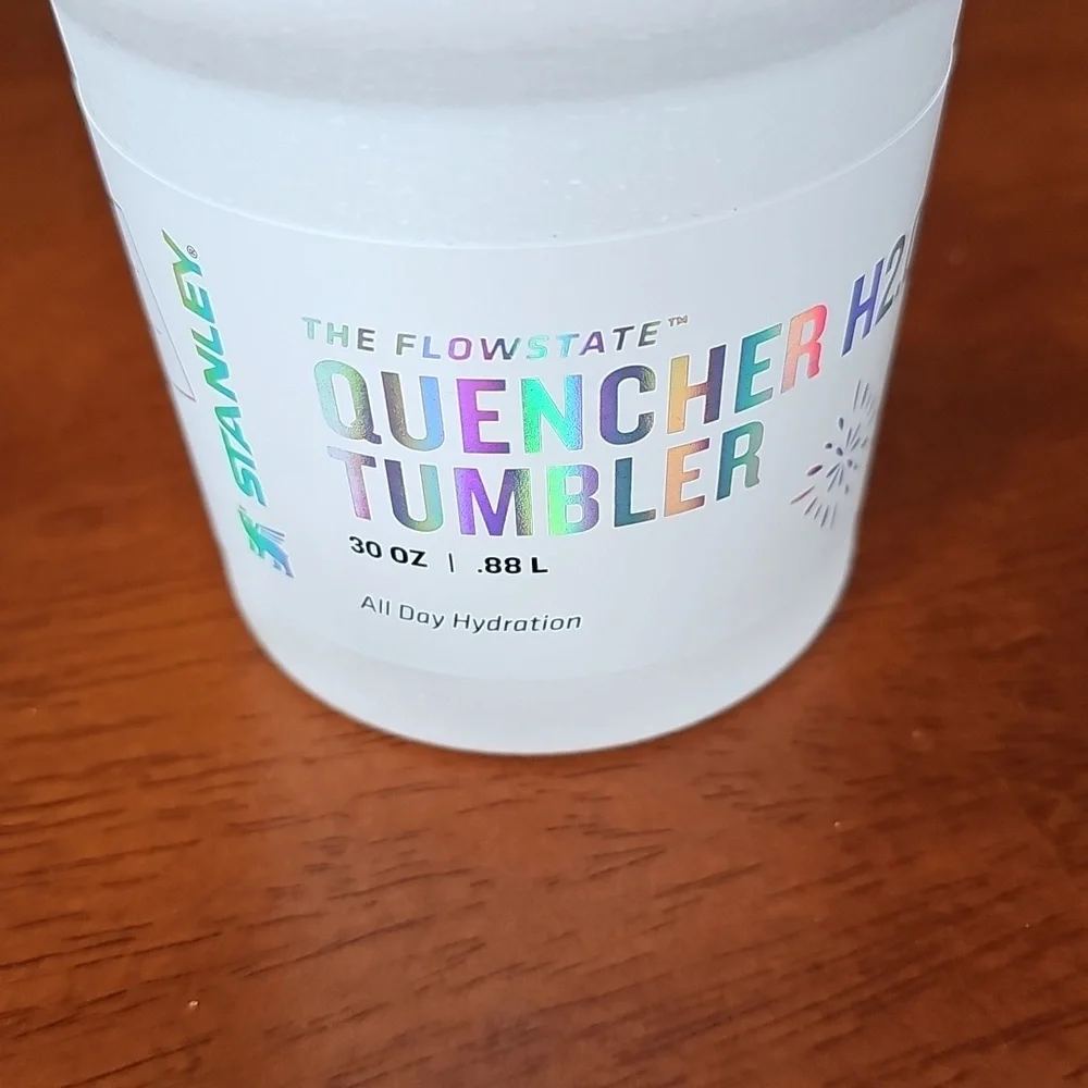 Stanley 30 oz Quencher H2.0 Tumbler - Picture 2 of 5